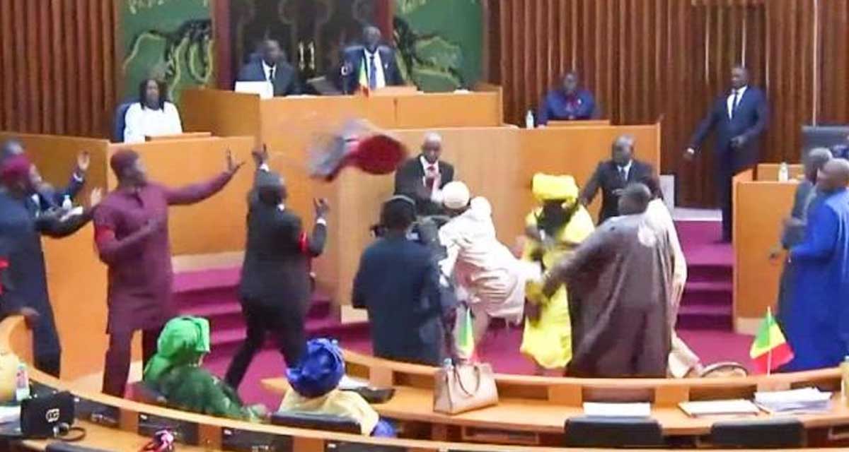 बजेटको बहसका क्रममा गर्भवती सांसदलाई पेटमा लात हान्ने सांसदलाई ६ महिना जेल