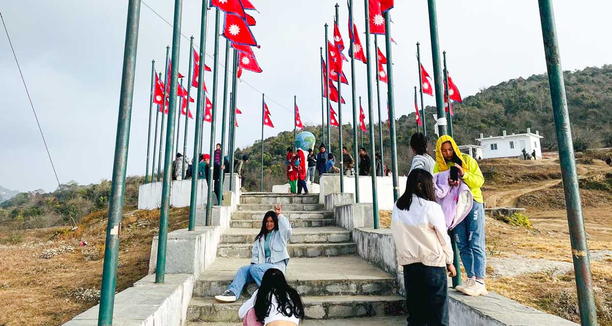 गुफाडाँडामा आन्तरिक पर्यटकको चहलपहल