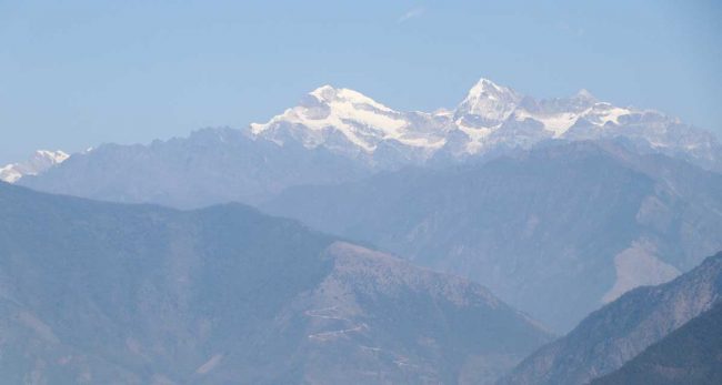 ‘नाङ्गिँदै हिमाल : कष्टकर बन्दैछ जीवनयापन’