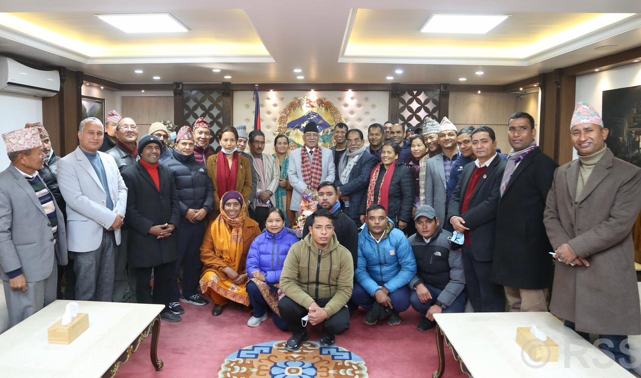 कम्युनिष्ट आन्दोलनलाई एकताबद्ध गर्न समाजवादी फोरम बनाउने चर्चा: प्रधानमन्त्री