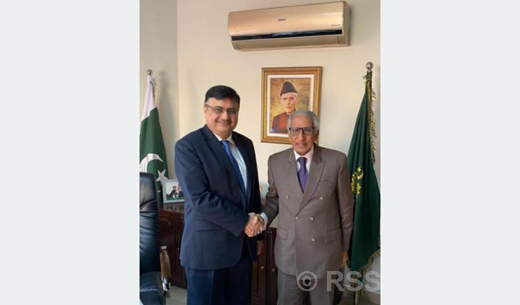 राजदूत अधिकारी र पाकिस्तानी प्रधानमन्त्रीका विदेशमामिलासम्बन्धी विशेष सहायकबीच भेटवार्ता