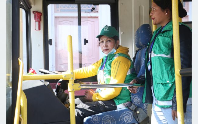 राष्ट्रपतिलाई साझा बसमा यात्रा गराउने हर्मिताको हर्ष !