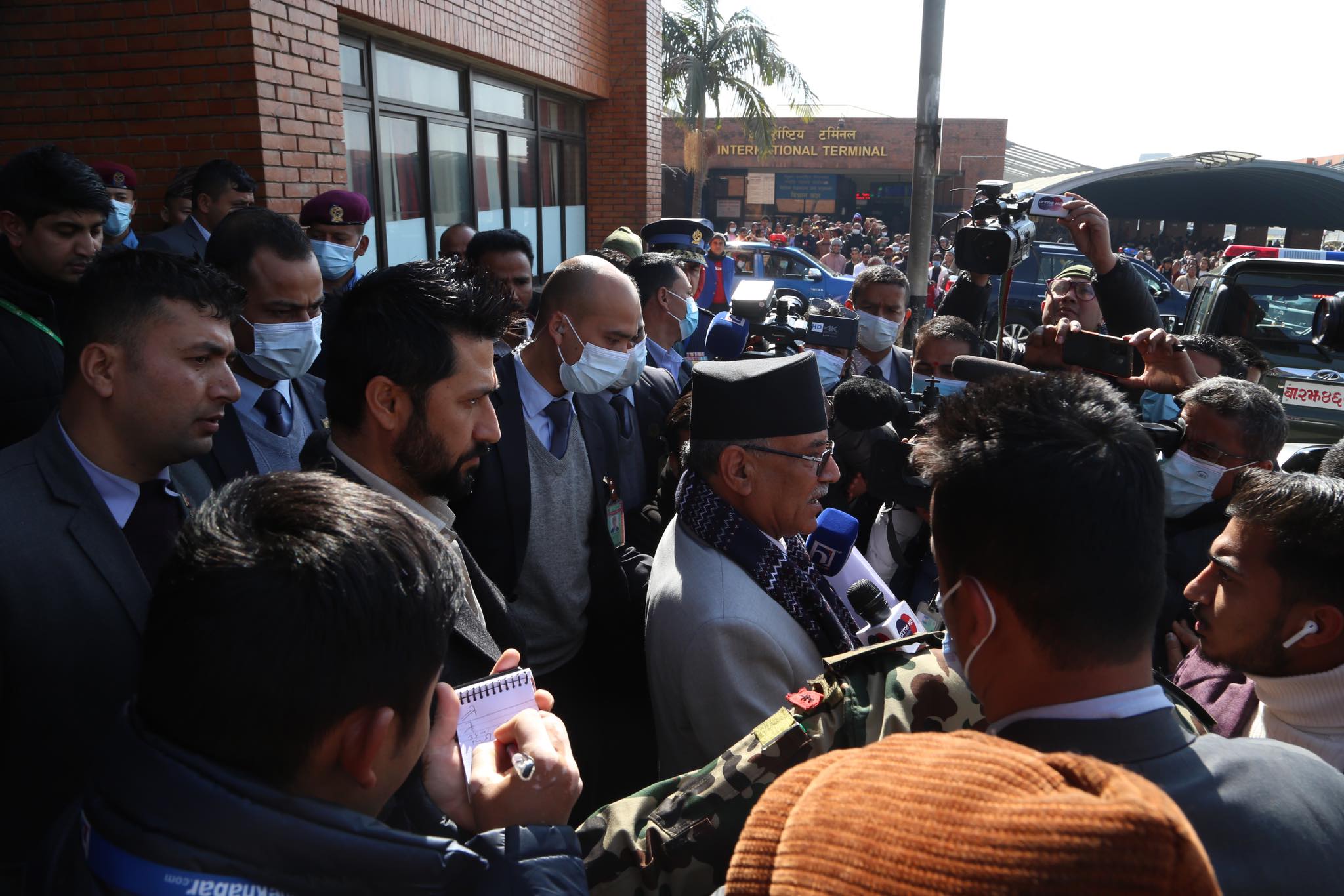 त्रिभुवन अन्तर्राष्ट्रिय विमानस्थलकाे कन्ट्राेल रूममा प्रधानमन्त्री र गृहमन्त्री