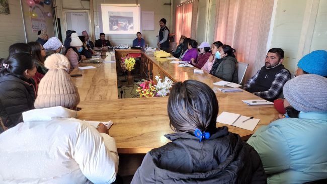 पाठेघर खसेका महिलाको उपचारका लागि घर–घरमा स्वास्थ्यकर्मी पठाउने तुवाचुङ नगरको तयारी