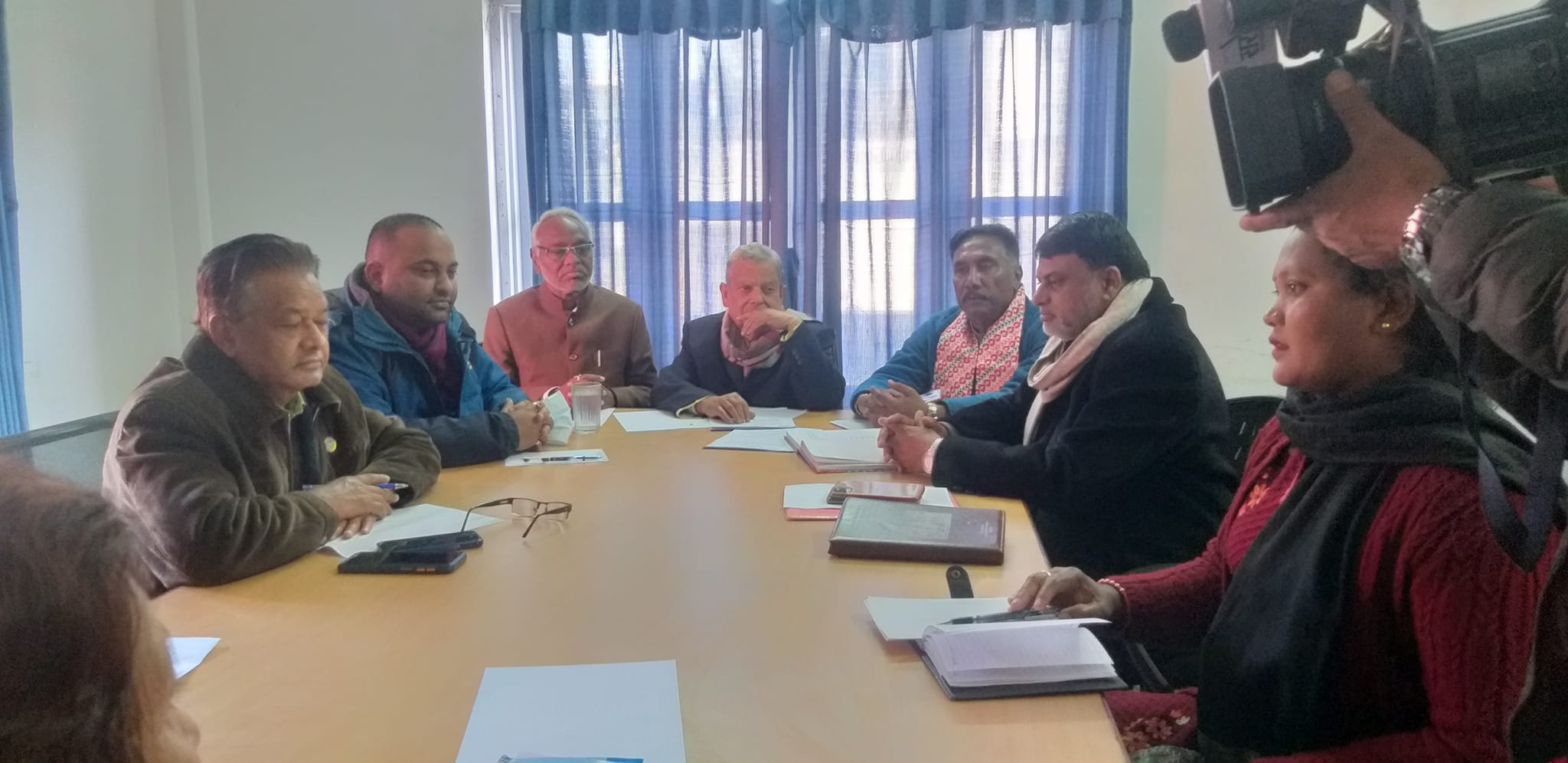 विश्वासको मत दिने विषयमा पार्टीको धारणा बनाउन लोसपाको कार्यकारिणी समितिको बैठक जारी