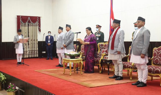 राजेन्द्र लिङ्देनले लिए उपप्रधानमन्त्री तथा ऊर्जामन्त्रीको शपथ