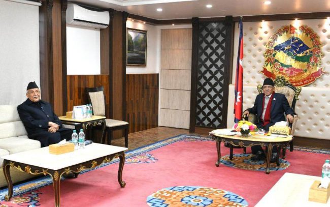 प्रधानमन्त्री प्रचण्ड र एमाले अध्यक्ष ओलीबीच भेटवार्ता