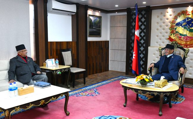 प्रधानमन्त्री प्रचण्ड र ओलीबीचको छलफल सकियो, के भयो कुराकानी ?