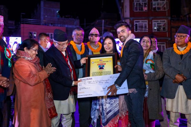 पत्रकार गोपिकृष्ण चापागाईंलाई युवा पत्रकार सम्मान