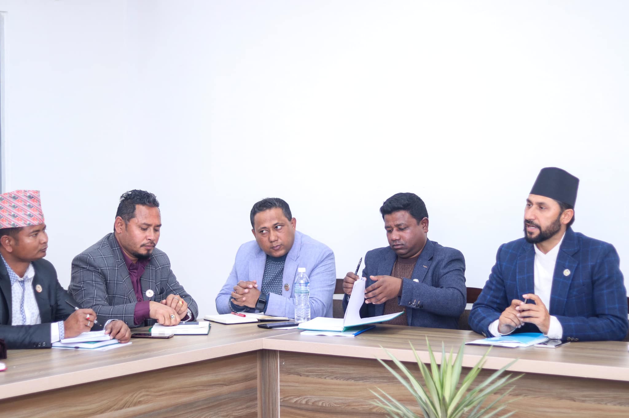 संसदको अधिवेशनको पूर्वसन्ध्यामा राष्ट्रिय स्वतन्त्र पार्टीको सचिवालय बैठक