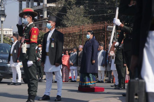 राष्ट्रपति भण्डारीद्वारा पृथ्वीनारायण शाहको सालिकमा पुष्पहार अर्पण (फाेटाेफिचर)