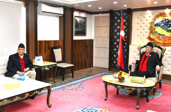 प्रधानमन्त्री प्रचण्ड र एमाले अध्यक्ष ओलीबीच भेटवार्ता