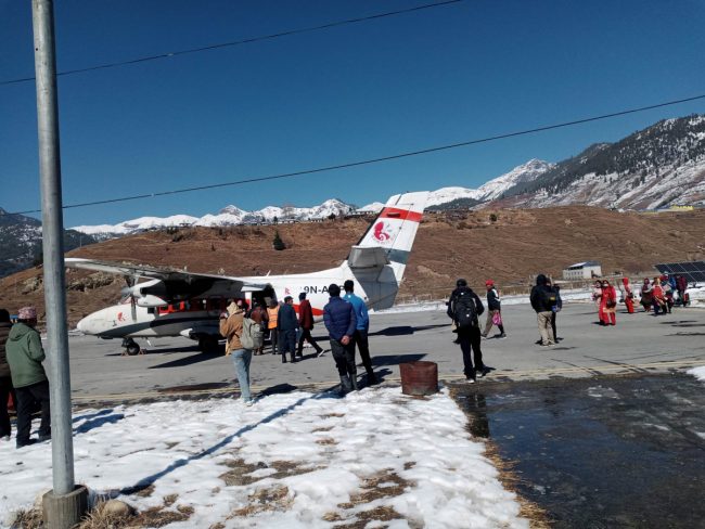 जुम्ला धावन मार्गको हिउँ पञ्छाएपछि हवाई सेवा सुचारु