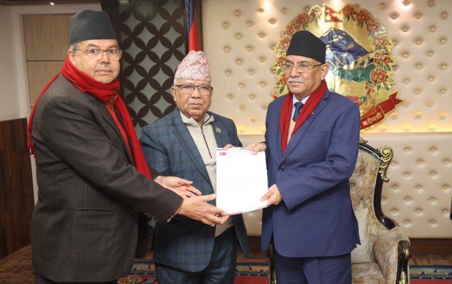 अर्थतन्त्र सुधारकाे लागि २० बुँदे सुझाव दिँदै नेकपा एसले बुझायो प्रधानमन्त्रीलाई ज्ञापन पत्र