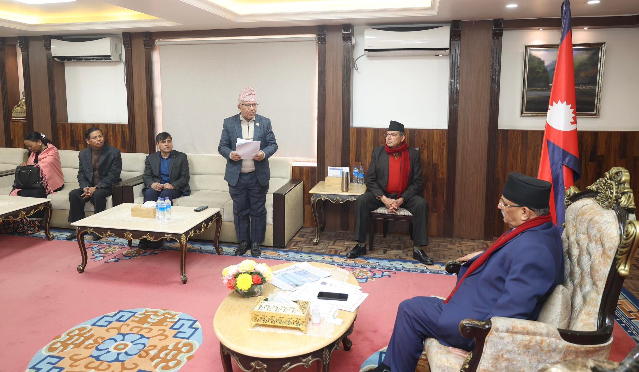 माधव नेपालको दृष्टिदोष : आफू सरकारमा  हुँदा अर्थतन्त्र खस्किएको नदेख्ने, बाहिर हुँदा पहलको नौटंकी