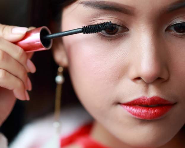 मेकअप उत्पादनमा क्यान्सर गराउने रसायनको प्रयोग भइरहेको छ