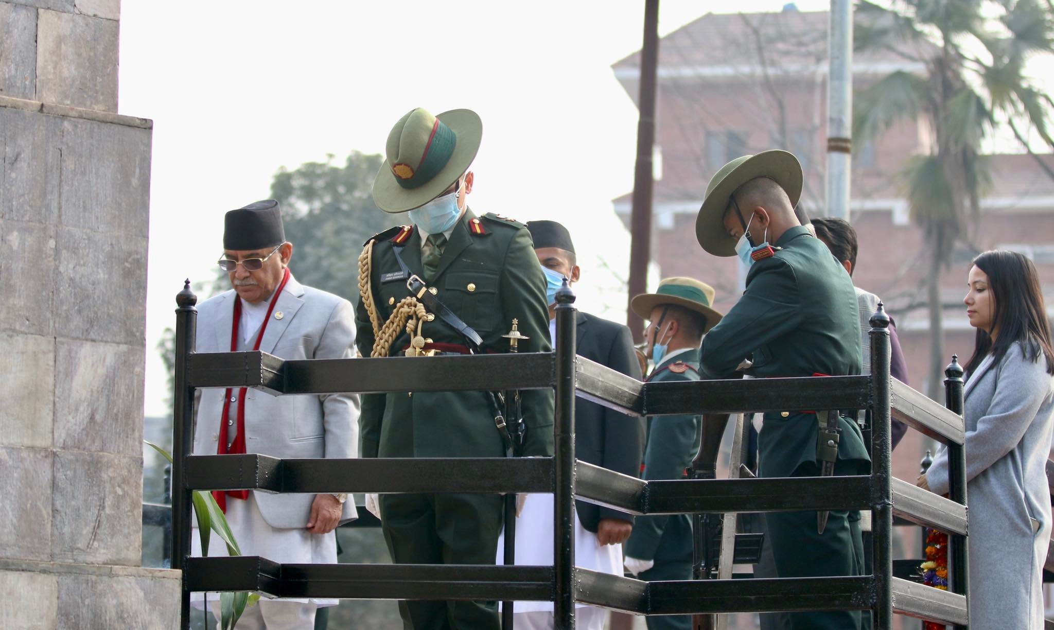 सहिद दिवसमा  सहिद स्मारक पुगे प्रधानमन्त्री प्रचण्ड (तस्वीरसहित)