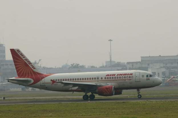 एयर इन्डियाको फ्लाइटमा महिलामाथि पिसाब गर्ने व्यक्तिलाई दिल्ली प्रहरीले कारबाही गर्ने