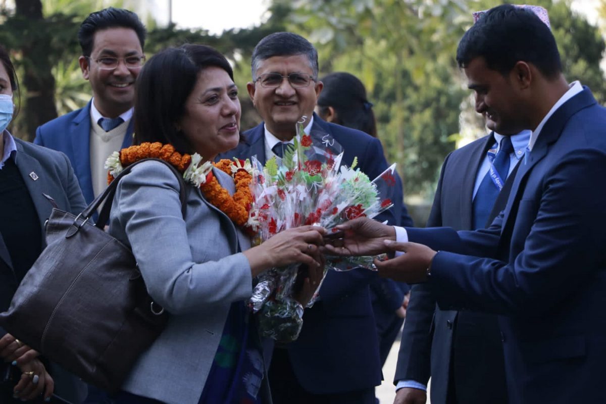 पदबहाली गर्दै परराष्ट्रमन्त्री राईले भनिन्- परराष्ट्र नीतिलाई स्थिर बनाउन प्रयास गर्छु