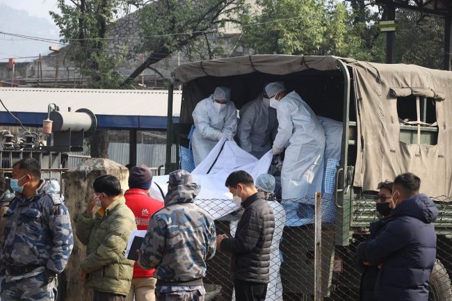 जहाज दुर्घटना : सेती नदीमा डा दम्पतीको सामूहिक दाहसंस्कार