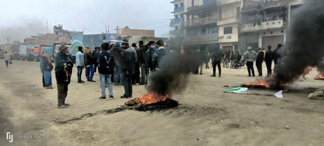 विद्यालयको लापरबाहीका कारण छात्राको मृत्य, दर्जनौँ राउण्ड हवाइ फायर(तस्बिरहरु)