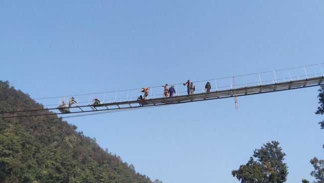 सबै तुइन झोलुंगे पुलद्वारा विस्थापित