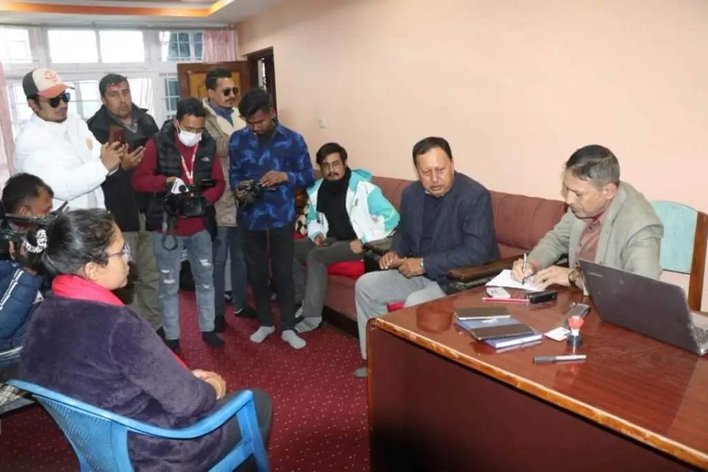 आत्मदाह गरेका प्रेमप्रसाद आचार्यका छोराछोरीलाई पूर्वमन्त्री बस्नेतले  पढाइदिने