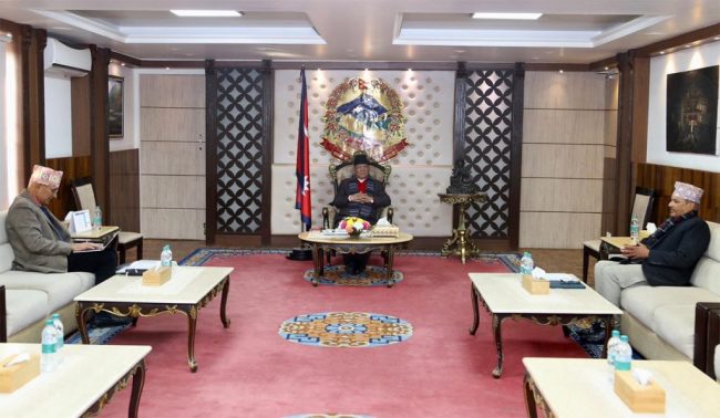 प्रधानमन्त्रीद्वारा अर्थतन्त्रको अवस्थाबारे अर्थमन्त्री र गभर्नरसँग छलफल