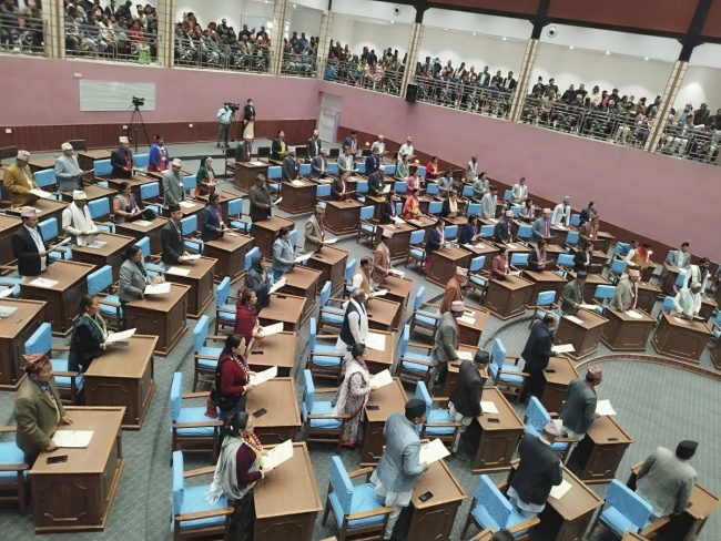 लुम्बिनी प्रदेशसभा सदस्यले स्थायी राजधानी देउखुरीमा लिए शपथ