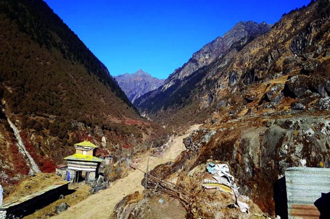 अझै परेन हिउँ