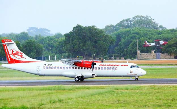 भारतीय वायुसेनाले एलायन्स एयरका पाइलटलाई हिरासतमा लियो