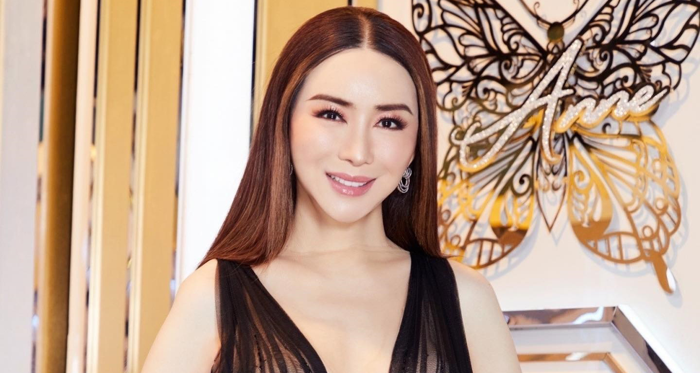 मिस युनिभर्स प्रतियोगिताको पछाडि छिन् यी अर्बपति ट्रान्सजेन्डर, जसको पीडामा बित्यो बाल्यकाल