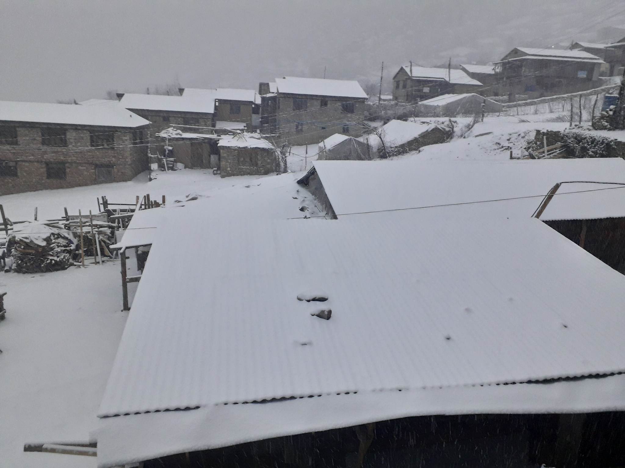 हुम्लामा हिमपात (फाेटाेफिचर)