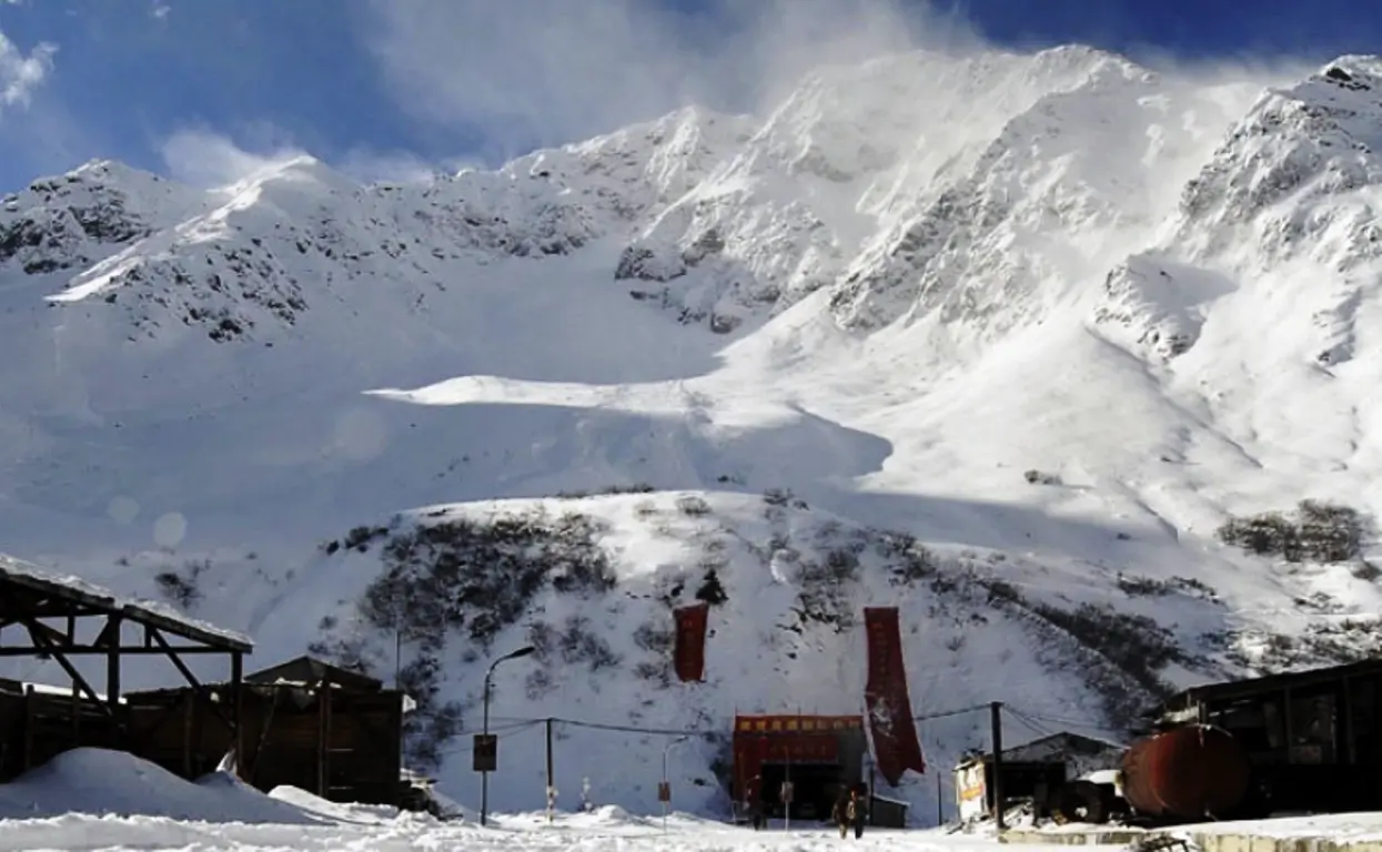 मुगु हिमपहिरामा पुरिएकाहरूको खोज उद्धार भोलिदेखि हुने