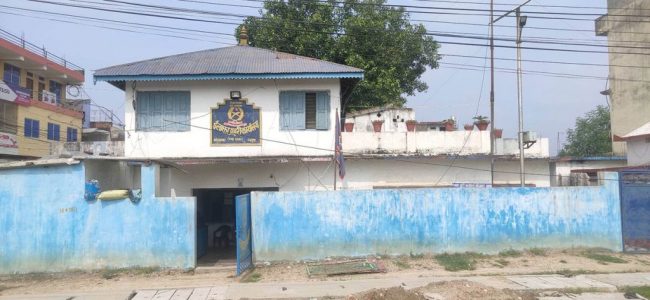 प्रहरी हिरासतको पर्खाल भत्काएर फरार भएका ६ थुनुवामध्ये एक जना पुनः पक्राउ