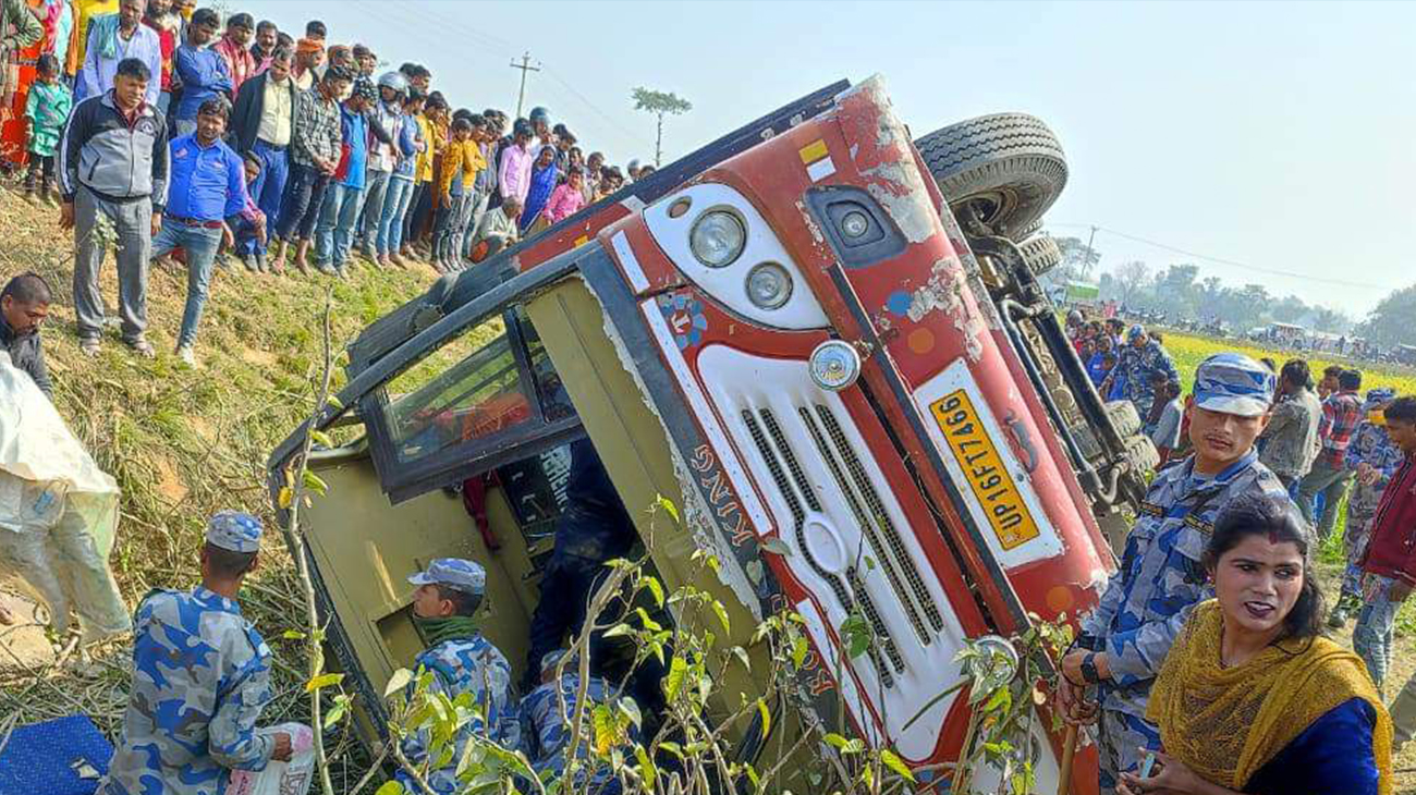 नवलपरासीमा भारतीय तिर्थालु बोकेको बस दुर्घटना, ४८ घाइते