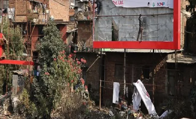 बन्दीपुर क्षेत्रका ‘होर्डिङबोर्ड हटाइँदै