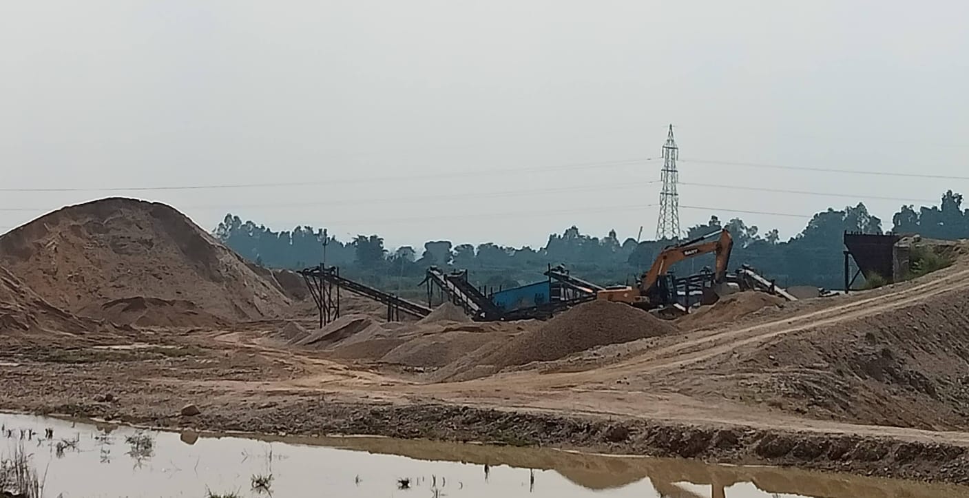 गृहमन्त्रीको निर्देशनपछि सिराहामा अवैध रूपमा सञ्चालनमा रहेका २३ क्रसर बन्द