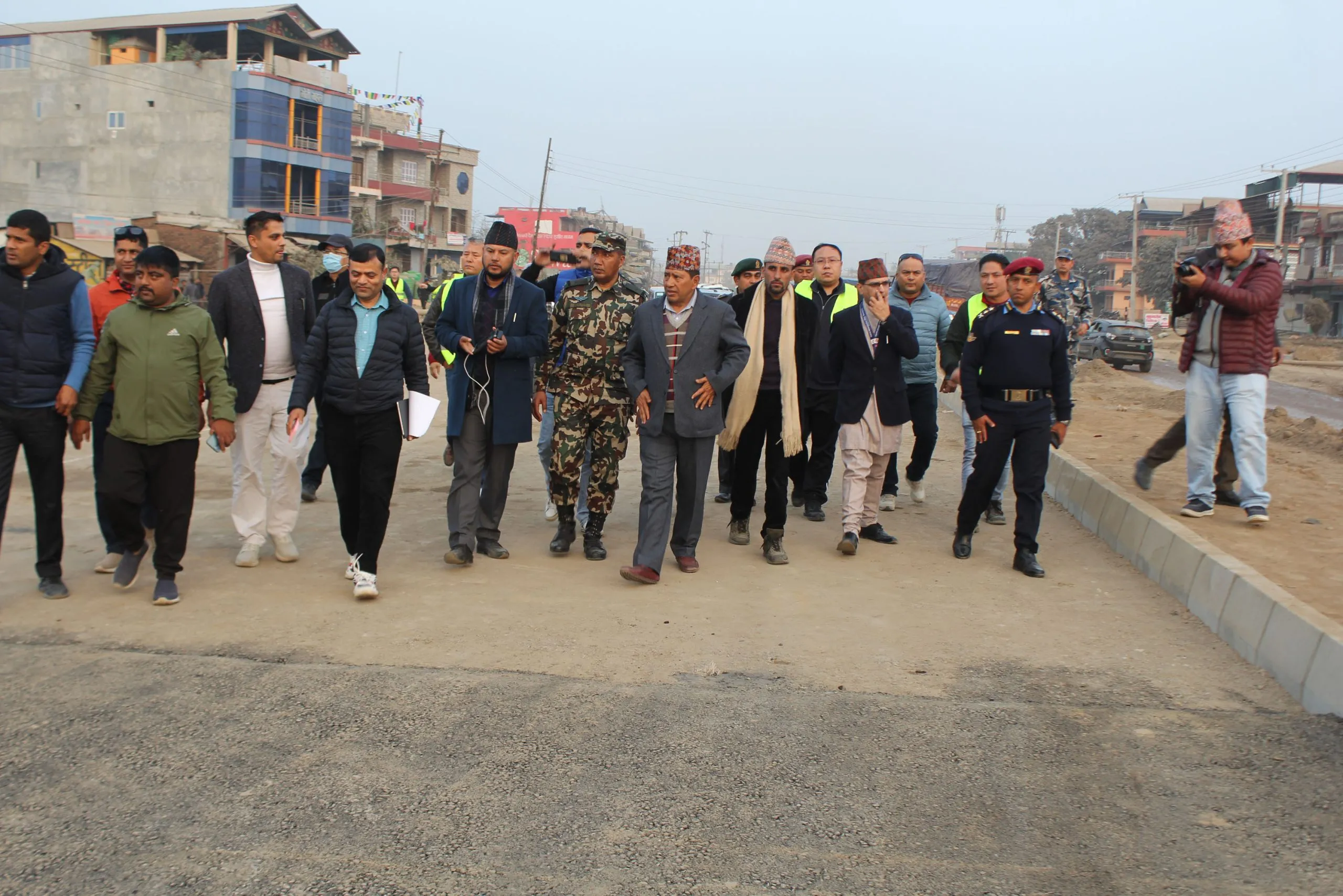 उपप्रधानमन्त्री श्रेष्ठद्वारा नारायणगढ–बुटवल सडकखण्डको अनुगमन