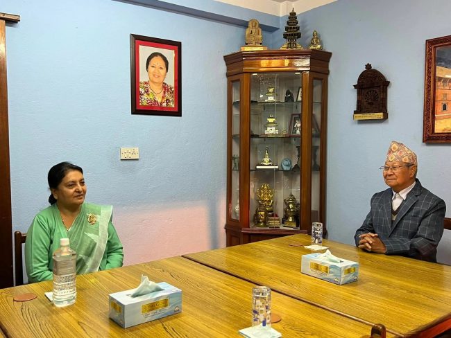 अचानक बिजुक्छेँ निवास पुगेकी राष्ट्रपति भण्डारीले भनिन्- ‘मलाई माइती आएजस्तै लागेको छ’