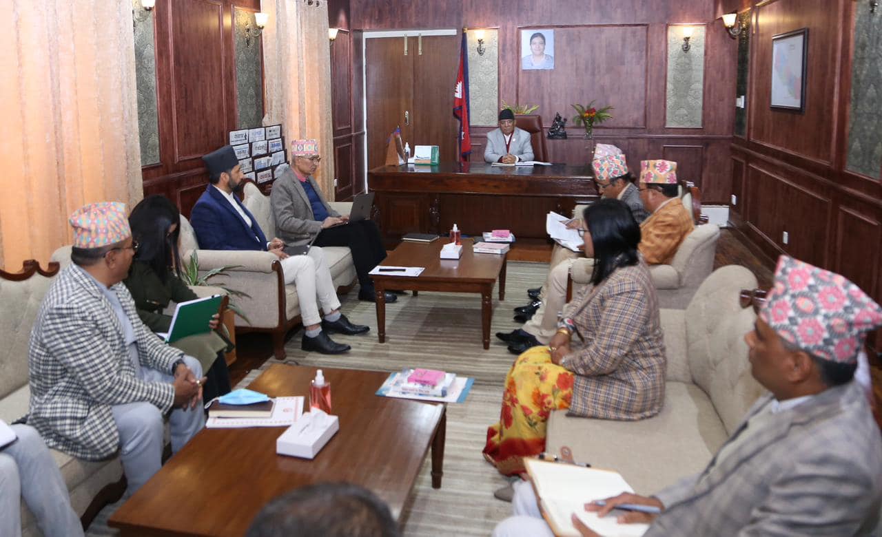 प्रधानमन्त्री र निर्वाचन आयोग पदाधिकारीबीच छलफल