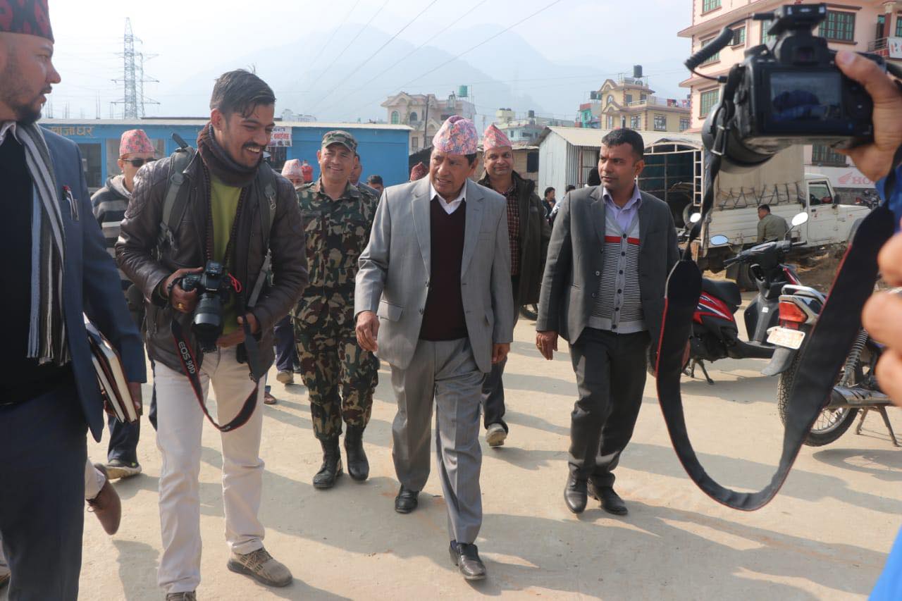 यातायात मन्त्री श्रेष्ठ अचानक यातायात कार्यालय पुगेपछि… (फोटो फिचर)