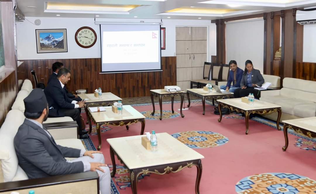 प्रधानमन्त्रीले भेटे निराकार पाण्डेका बुबालाई