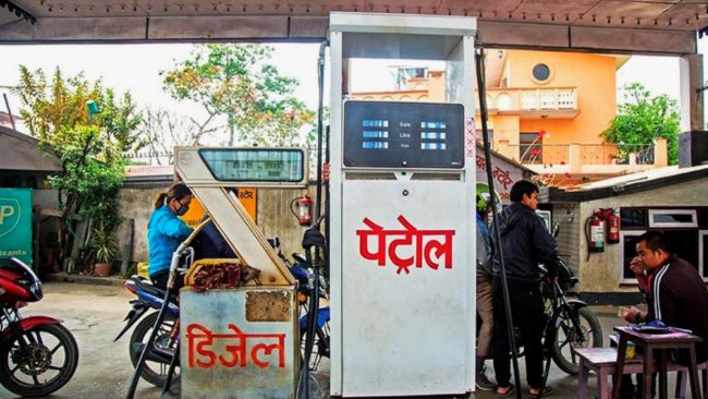 भारतबाट घटेर आयो पेट्रोल र डिजेलको मूल्य, ग्यासको मूल्य बढ्यो