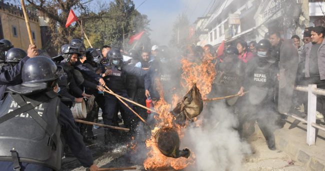 अनेरास्ववियूद्वारा शिक्षा मन्त्री खनालको पुत्ला दहन