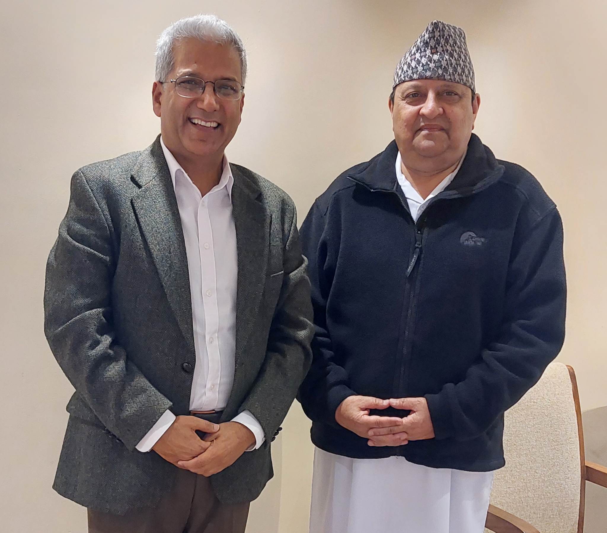 पूर्वराजा शाहसँग रवीन्द्र मिश्रको भेट, राजसंस्था अपरिहार्य भएको निष्कर्ष