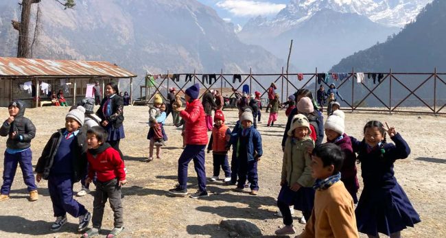 मनाङका विद्यालय खुल्न थाले