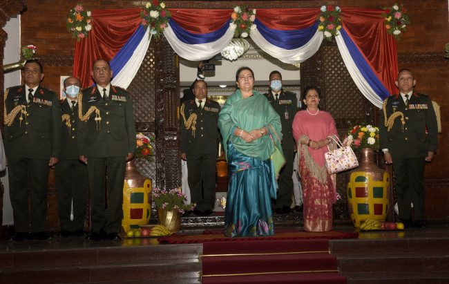 राष्ट्रपति भण्डारी सेनाद्वारा प्रस्तुत सांस्कृतिक कार्यक्रममा सरिक