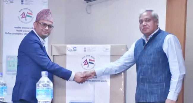 भारतीय दूतावासद्वारा डायलासिस उपकरण हस्तान्तरण