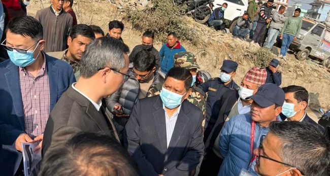 चक्रपथ विस्तारको तयारी, मन्त्री श्रेष्ठ र चिनियाँ राजदूतले गरे निरीक्षण